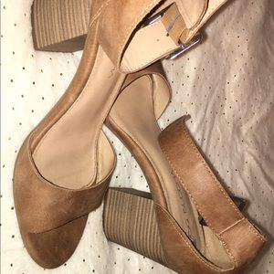 Big Buddha tan heels size 8!😊